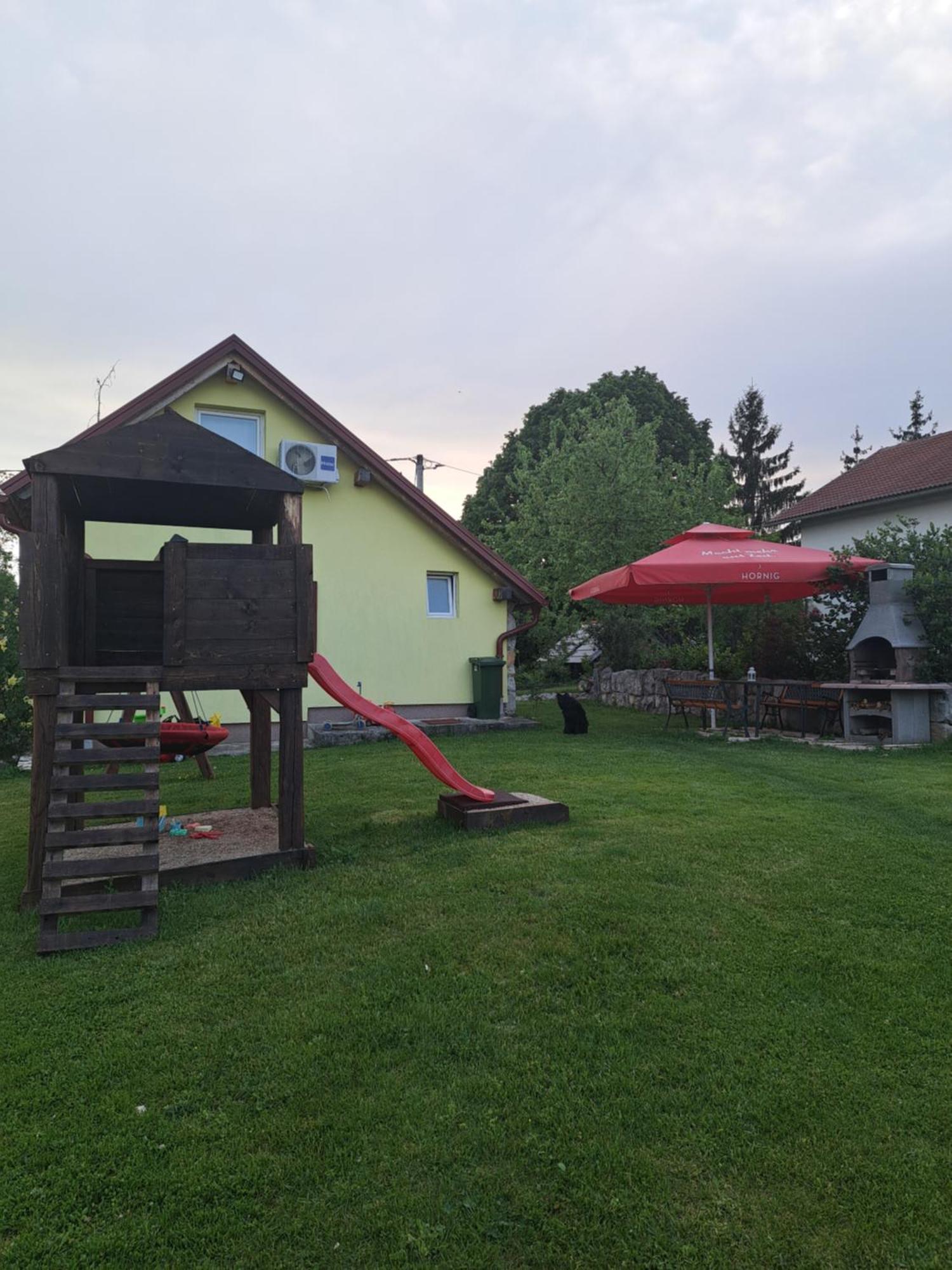 Guest House Emanuela Слунь Екстер'єр фото